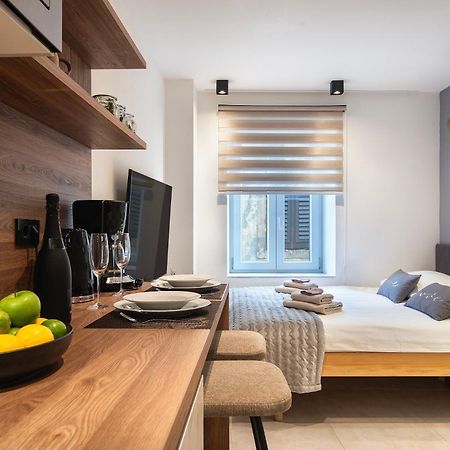 Arta Apartments City Center - With Private Parking Pula Extérieur photo