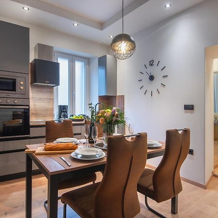 Arta Apartments City Center - With Private Parking Pula Extérieur photo