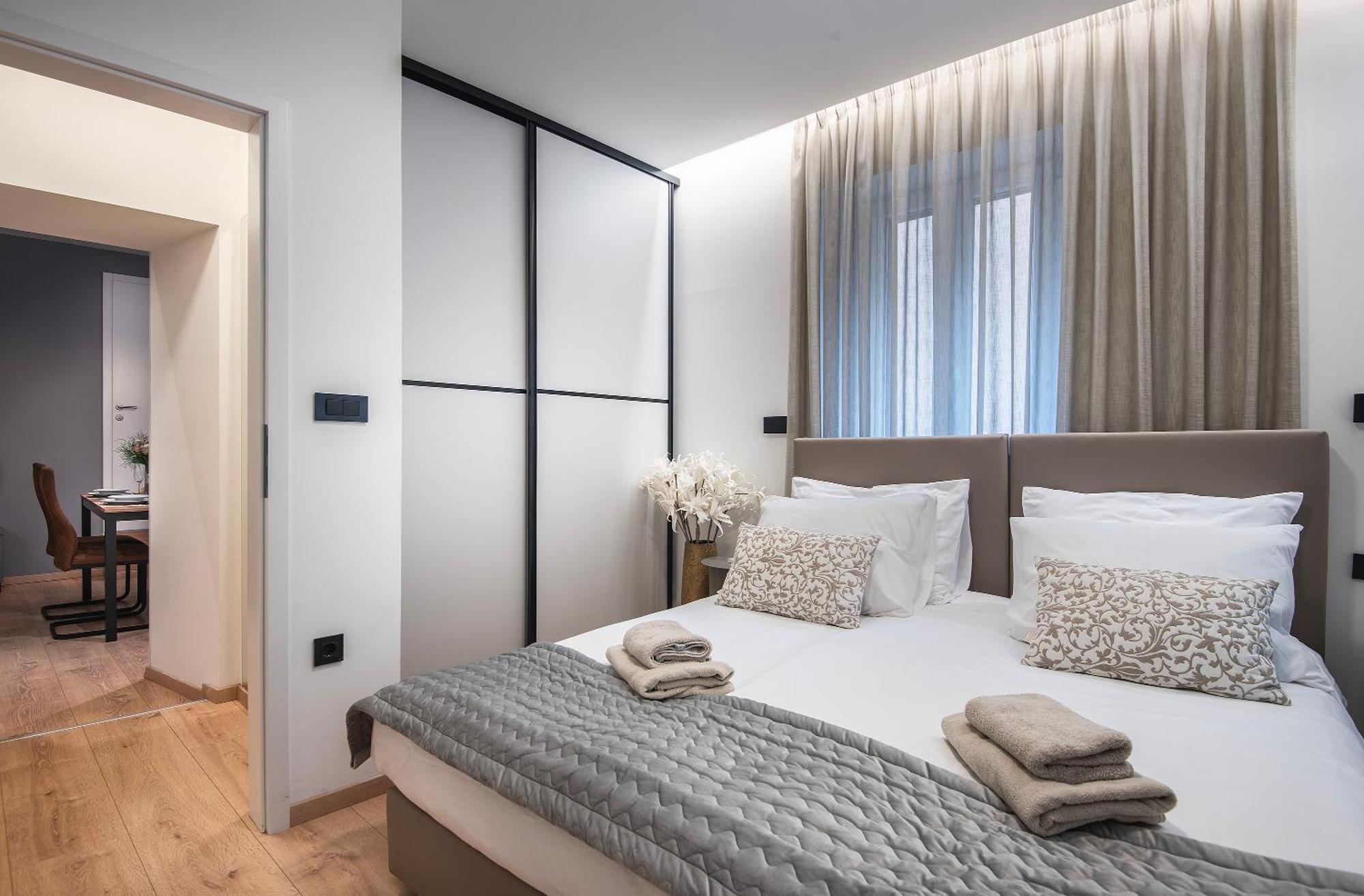 Arta Apartments City Center - With Private Parking Pula Extérieur photo