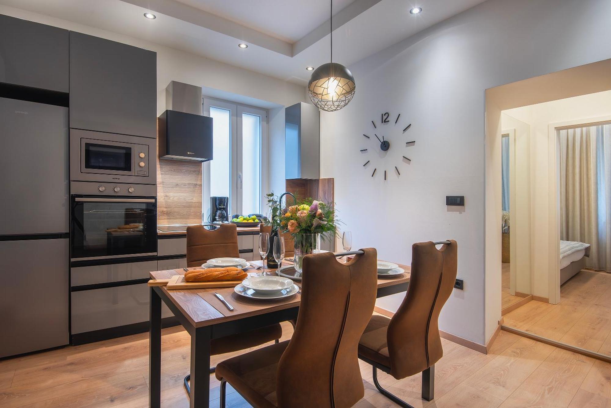 Arta Apartments City Center - With Private Parking Pula Extérieur photo