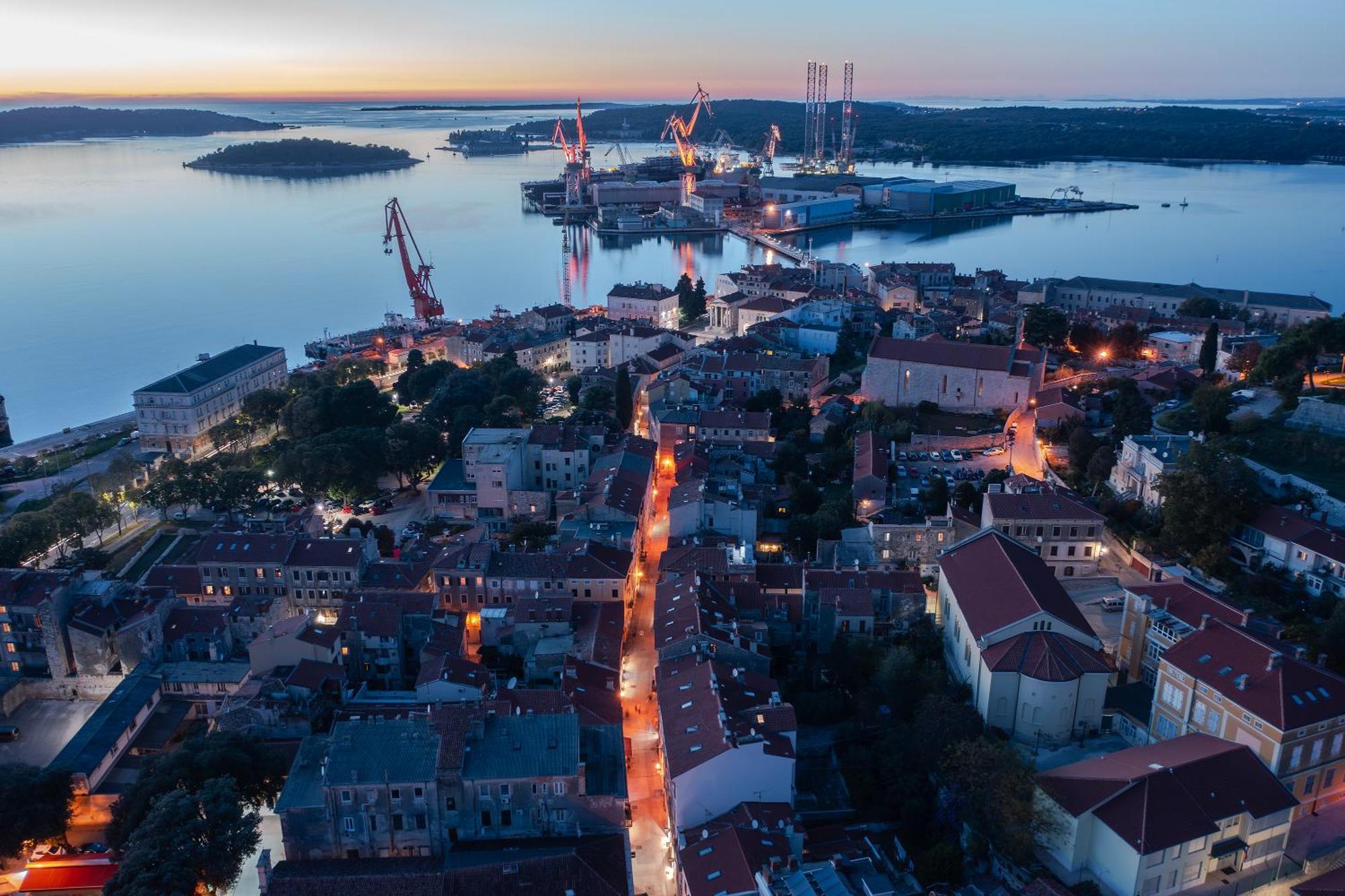 Arta Apartments City Center - With Private Parking Pula Extérieur photo