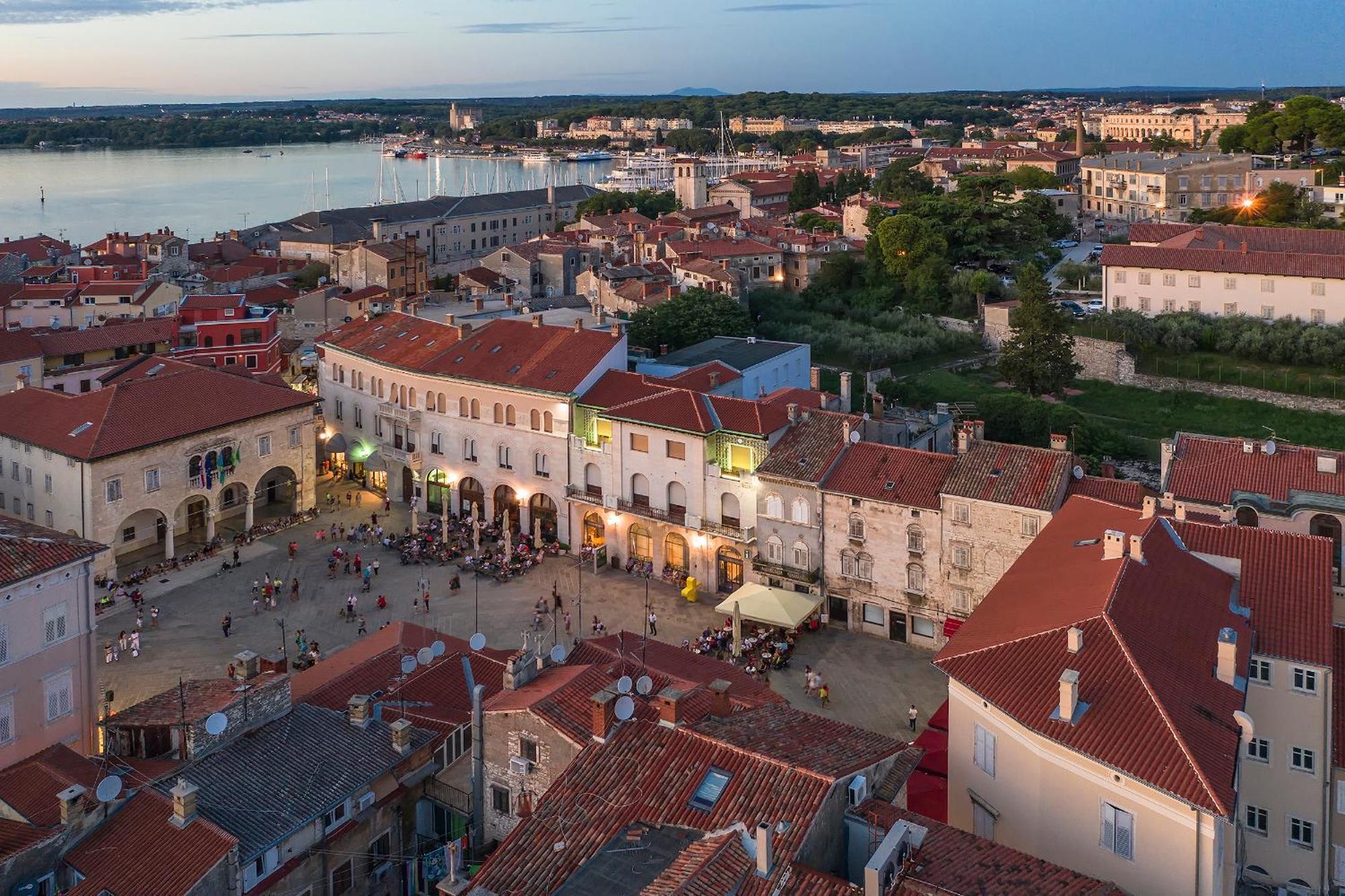 Arta Apartments City Center - With Private Parking Pula Extérieur photo