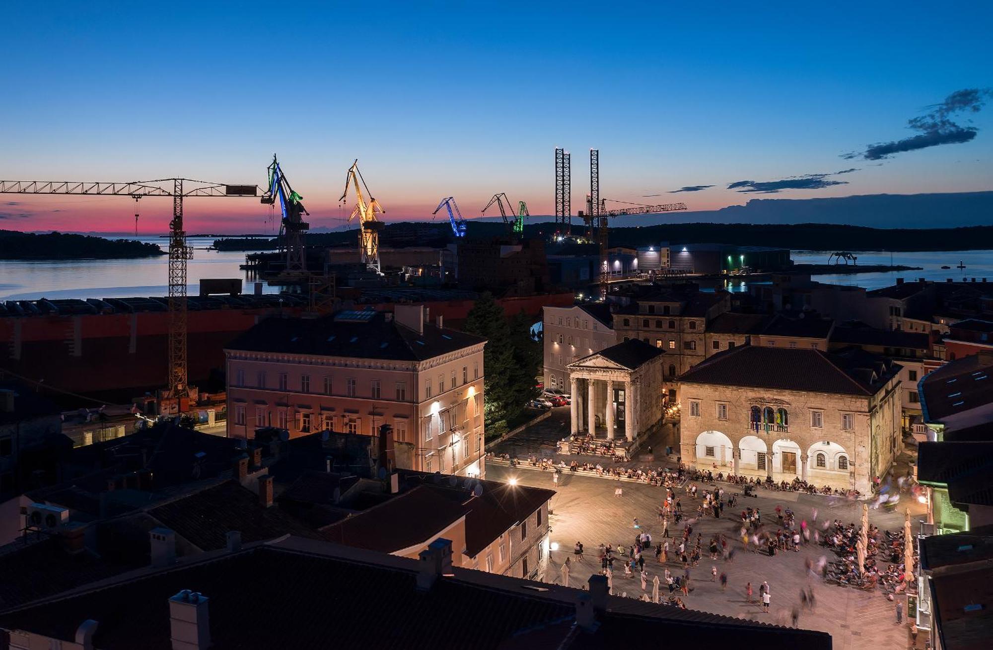 Arta Apartments City Center - With Private Parking Pula Extérieur photo